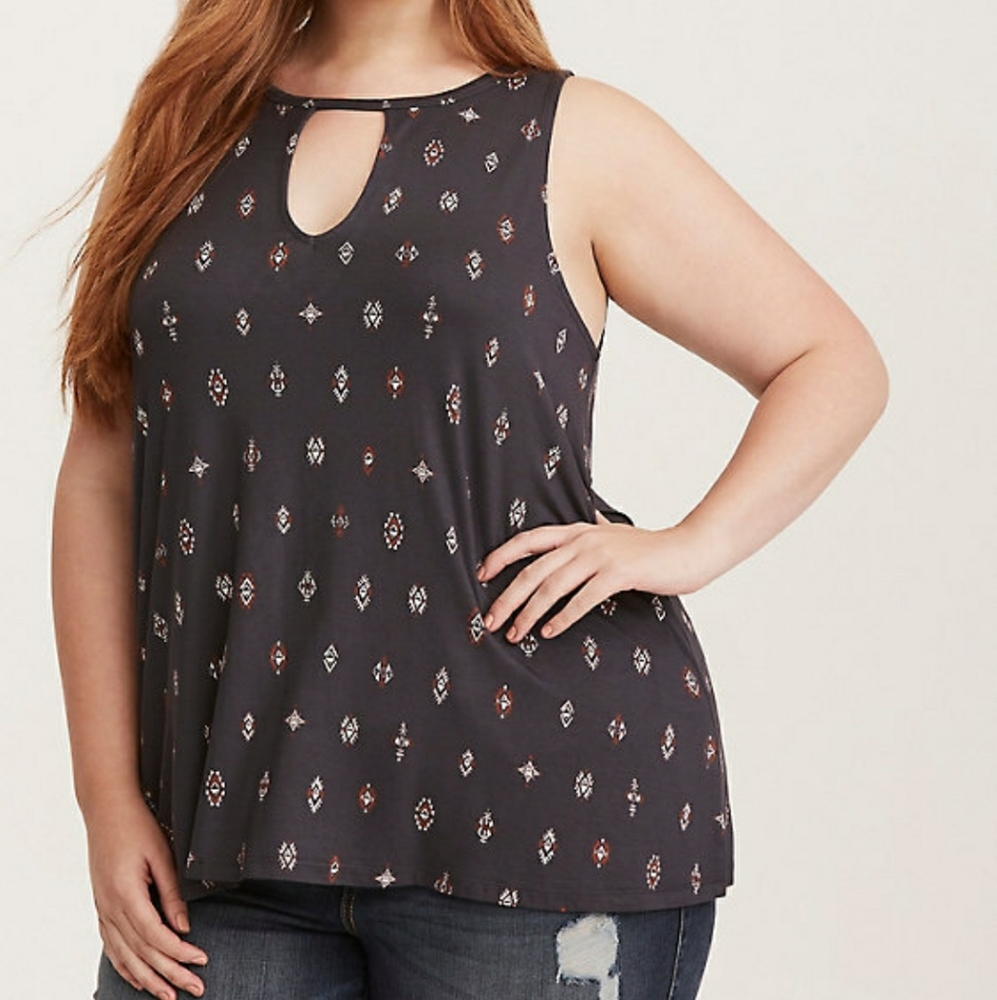 Torrid double keyhole geo print top